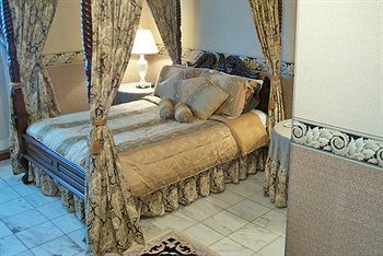 Ambassador Hotel 3*