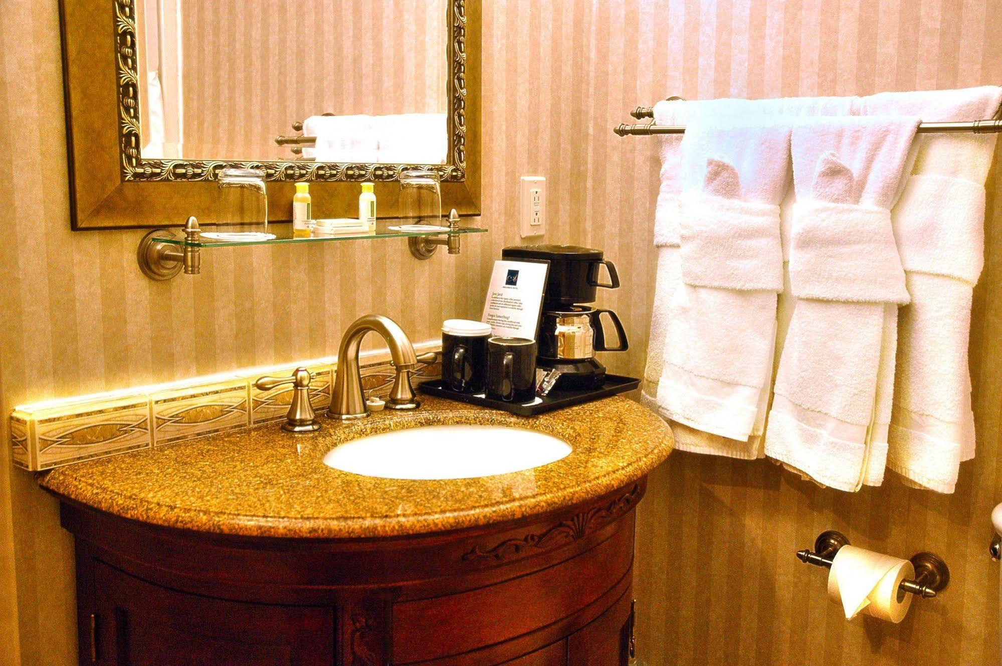 Ambassador Hotel 3*